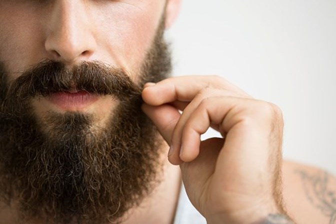 Barbas têm mais bactérias que uma casa de banho suja