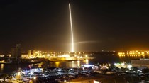 SpaceX lança e recupera primeira fase do foguetão Falcon 9