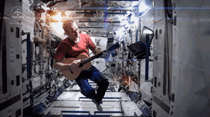 Veja o tributo de um astronauta a David Bowie