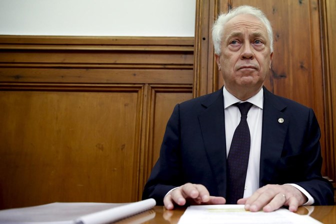 PCP e BE exigem saída de Carlos Costa