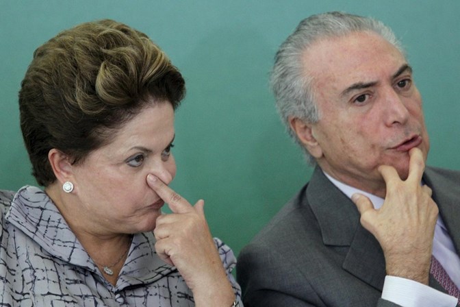 Decisão sobre futuro de Dilma e Temer adiada