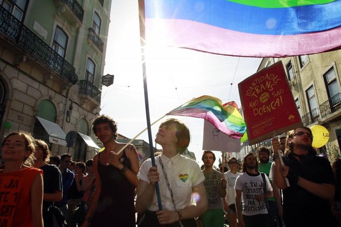 <span>33 ameaças ou formas de violência psicológica, 38 incidentes discriminatórios, 7 casos de discurso de ódio (maioritariamente <em>online</em>) e 1 situação de dano a propriedade, com um carro riscado - pertencente a mulher identificada como lésbica e vítima de insultos homofóbicos na área de residência</span>