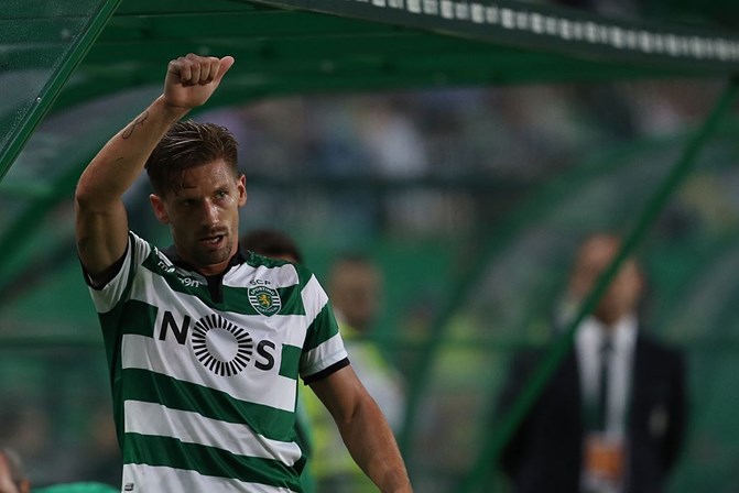 Adrien Silva - O médio de 28 anos começou em 2002 a jogar no Sporting. Teve uma breve passagem pelo clube israelita Maccabi Haifa e pela Académica, ambas por empréstimo, mas regressou ao clube em 2013.