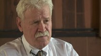 Professor suspenso por comparar Trump a Hitler