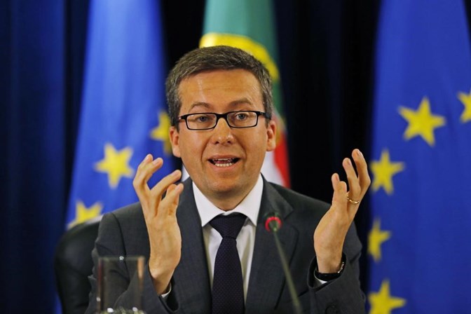 "Com o falecimento de Mário Soares, Portugal perde hoje um grande democrata e um europeu da primeira hora. Os meus sentimentos", escreveu o comissário português da Comissão Europeia, Carlos Moedas, na rede social Twitter