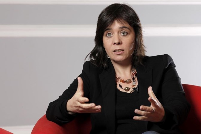 <span>"O homem com tantas vidas como a nossa democracia. Contraditório, certamente. E sem esquecer nada, digo-vos que hoje escolho recordar com gratidão o homem que mandou a idade e o conforto às malvas para se levantar na Aula Magna, com toda a esquerda, na defesa do país contra a </span><em>troika</em><span>", lê-se numa mensagem publicada na rede social Facebook pela coordenadora do Bloco de Esquerda, Catarina Martins</span>