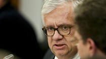 Precários: Governo avalia, PCP exige lugar para todos
