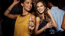 Discoteca em Barcelona oferece €100 às mulheres que entrem sem cuecas