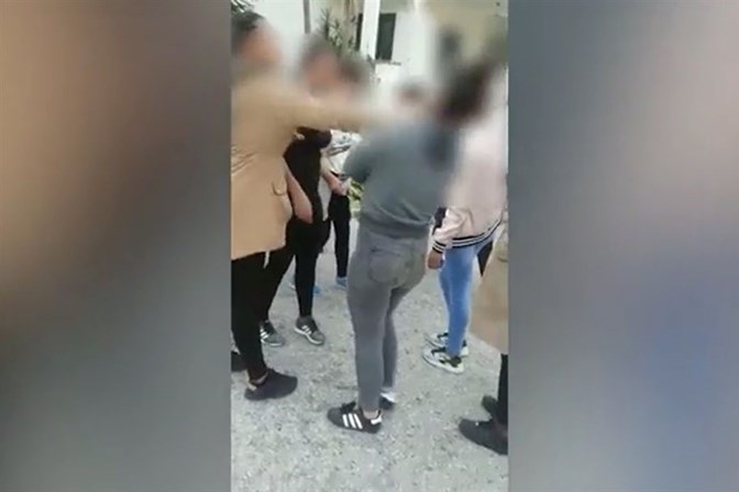 Adolescente de 13 anos espancada por grupo de raparigas