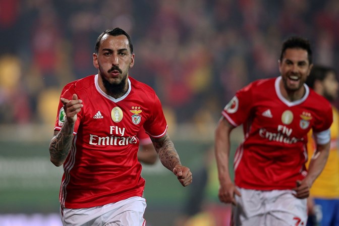 Benfica vence Estoril e fica mais perto do Jamor