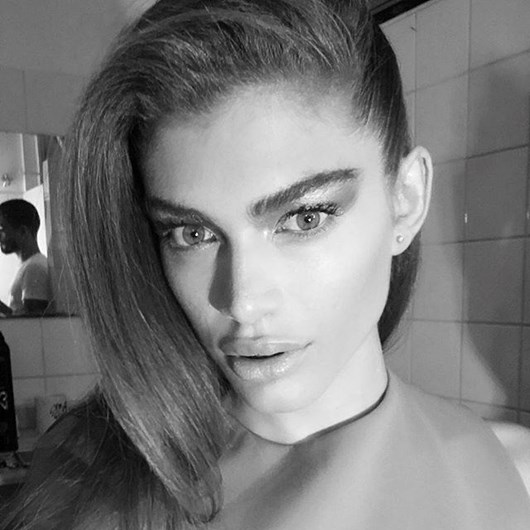 As melhores imagens do primeiro transgénero na capa da Vogue Paris