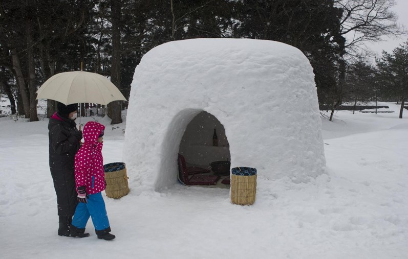 Japão festeja festival Kamakura das casas de neve