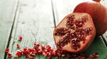 Espinafres, nozes e romãs também são superalimentos. Conheça mais