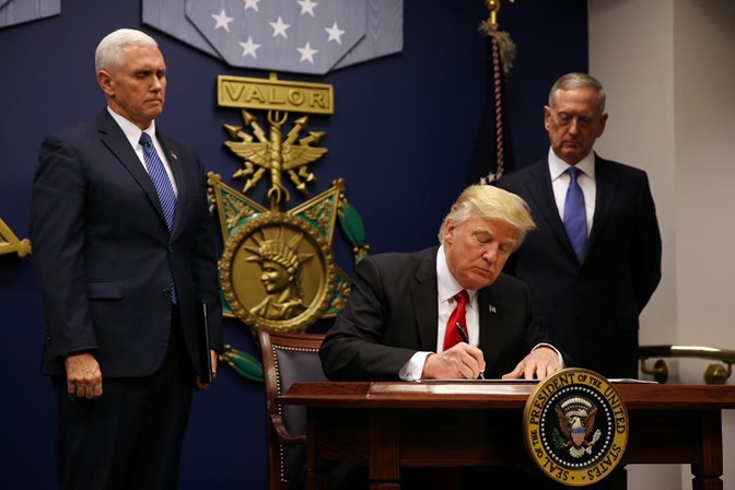 As diferenças entre a primeira e a segunda lei anti-imigração de Trump