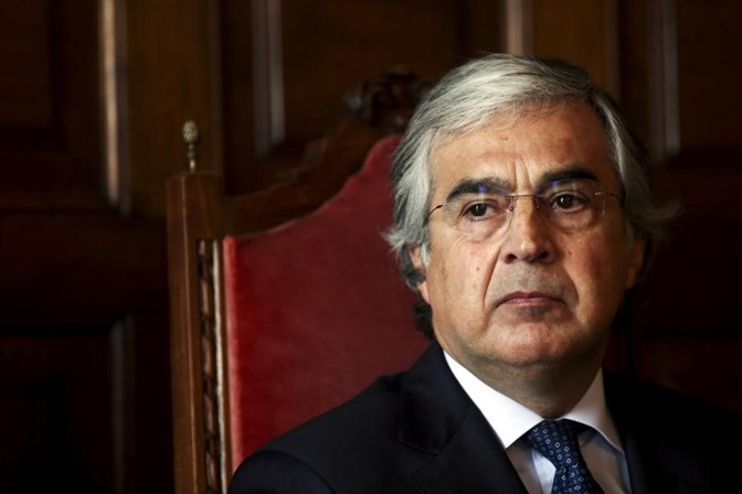 Aguiar-Branco: “Não permitirei que esta seja a comissão dos SMS”