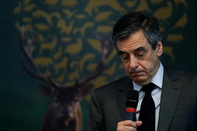 Empregos fictícios. Fillon vai mesmo ser investigado