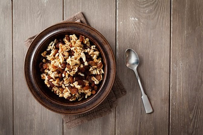 <p><strong>Granola</strong></p>
<p>É apresentado como o alimento ideal para pessoas activas que adoram exercício e só comem alimentos saudáveis. Mas segundo o dietista norte-americano, a granola está repleta de açúcar e calorias: um copo contém cerca de 600 calorias.</p>