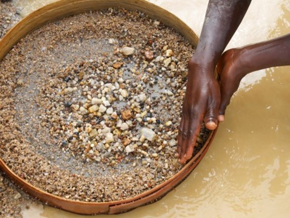Padre descobre um dos maiores diamantes de sempre