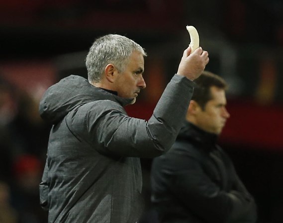 Mourinho deu banana a Rojo. E garantiu que não foi brincadeira