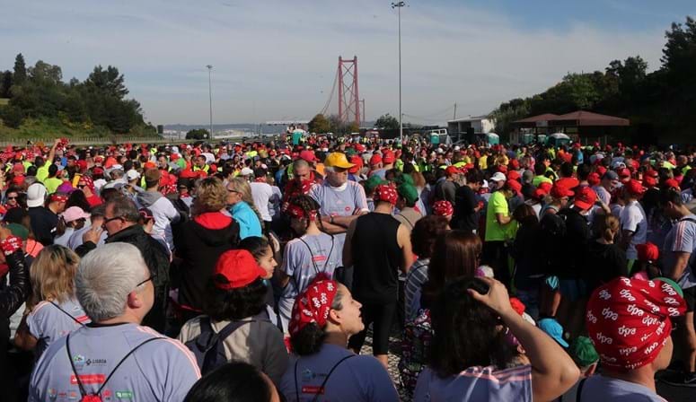 Trânsito cortado na Ponte 25 de Abril devido a meia-maratona
