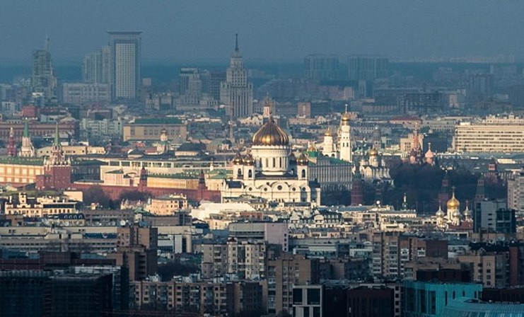 <strong>Rússia<br /><br /></strong>Aproveitando os seus recursos naturais está a tornar-se num dos países mais ricos do mundo. Os seus gastos militares continuam a ultrapassar os países da NATO. Anualmente a Rússia gasta 5,4% do PIB em defesa.<strong><br /></strong>