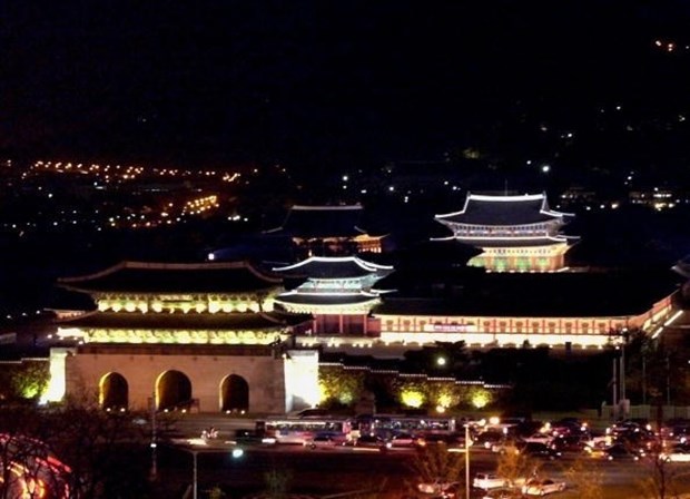<span><strong>Coreia do sul</strong><br /><br />Com uma das maiores reservas de investimento estrangeiro é também o sexto maior exportador do mundo. Recebe muitas vezes apoio político e militar das principais super potências por causa da relação conflituosa com a vizinha Coreia do Norte. </span>