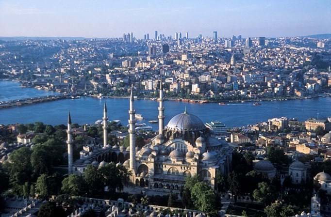 <span><strong>Turquia</strong><br /><br /> A Turquia, eterna aspirante a membro da UE conta com o apoio da Europa e da UE. A relação entre as duas regiões é cada vez mais importante, com os conflitos emergentes nas regiões próximas.</span>