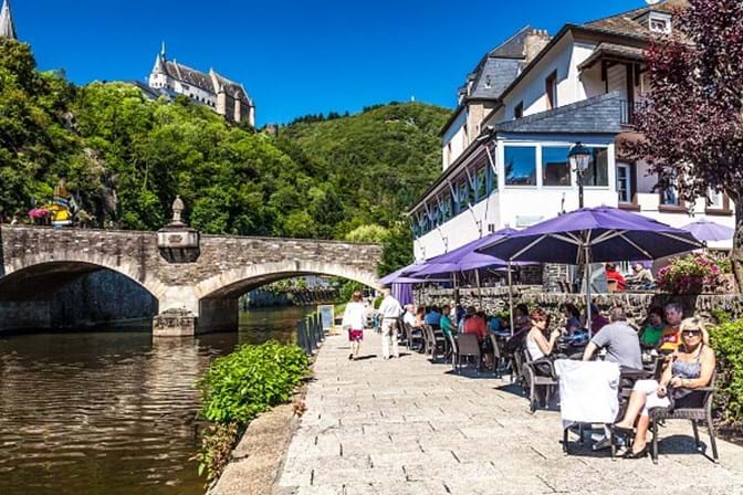 <span>10 - Luxemburgo <br /><br />Começou com uma nota melhor do que Israel (92.90 pontos), mas com mais penalizações (5.03) e, por isso, fica em 10º lugar com 87.87 pontos. </span>