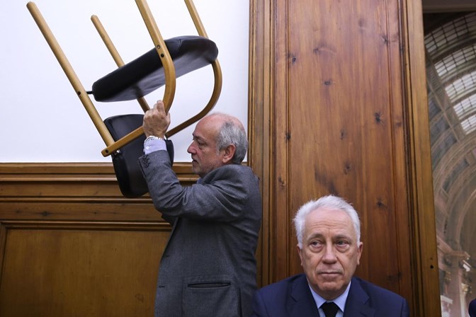 Dança das cadeiras? Governador do BdP será (outra vez) questionado sobre o BES