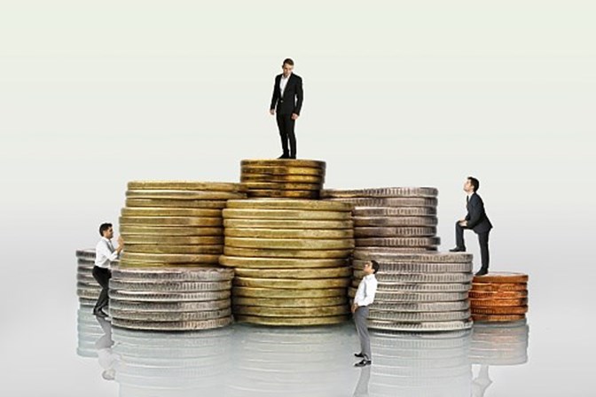 Lucro sobrepor-se às pessoas<br />A valorização exagerada do lucro é outro motivo para a falta de interesse dos funcionários. É claro que é bastante importante, aliás a empresa precisa disso para sobreviver, mas não se deve esquecer que outras pessoas, os colaboradores, são os responsáveis do sucesso.<br /><br />