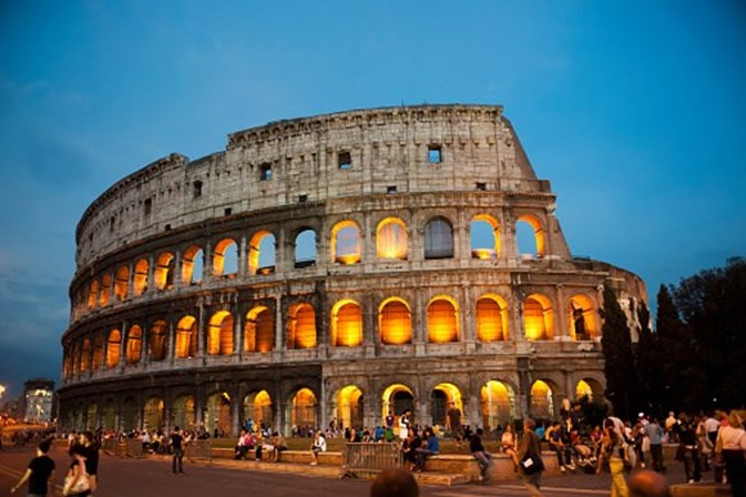 <p><strong>Itália</strong></p>
<p>Apesar das surpresas, há monumentos que não perdem a sua grandeza. É o caso do milenar Coliseu, em Roma, Itália. </p>