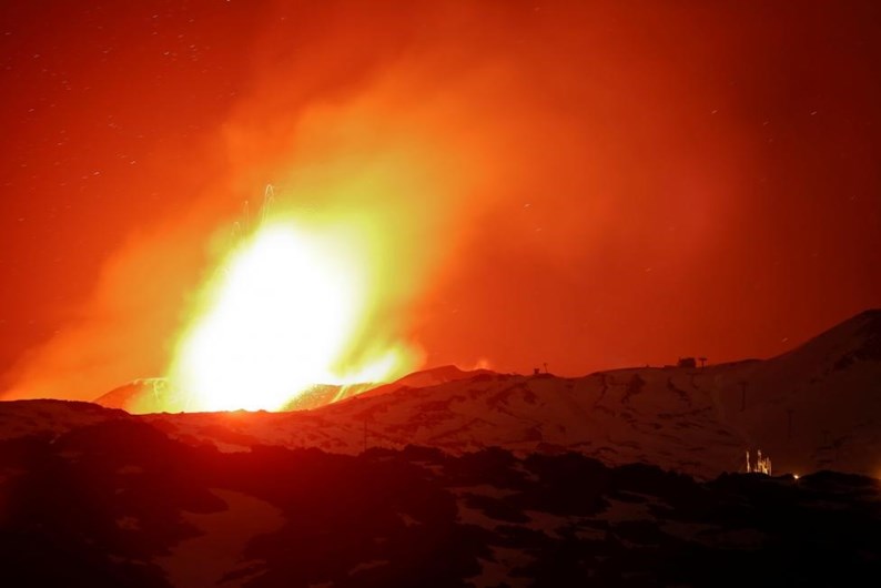 Vulcão Etna entrou em erupção