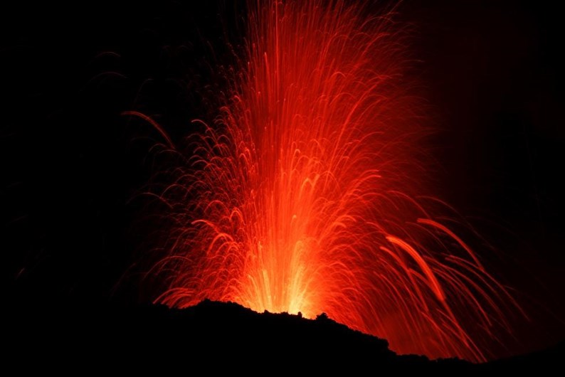 Vulcão Etna entrou em erupção