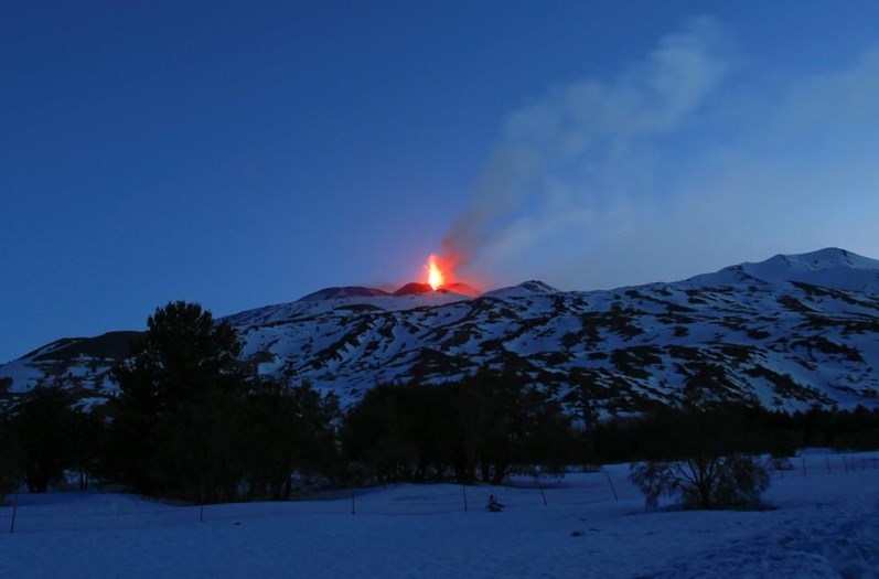 Vulcão Etna entrou em erupção