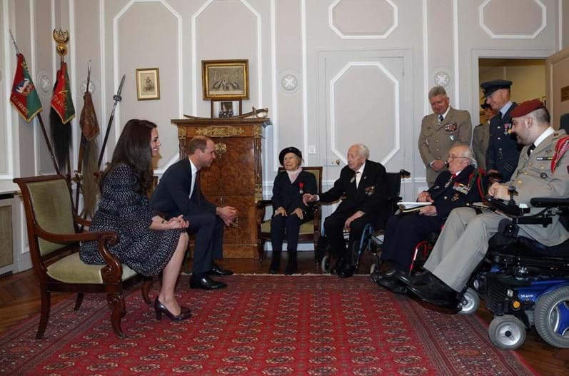 William e Kate visitam Paris