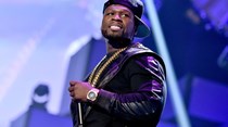 50 Cent agride fã em concerto e pede desculpa