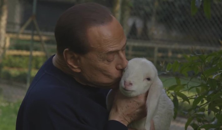 Berlusconi salva cordeiros da Páscoa