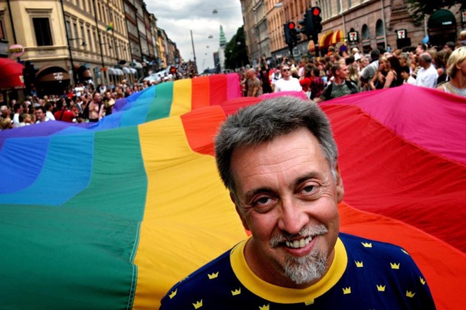 Morreu o criador da bandeira arco-íris