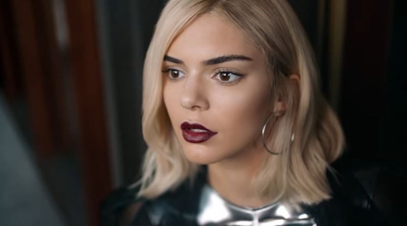 Porque está a ser um anúncio com Kendall Jenner tão criticado?