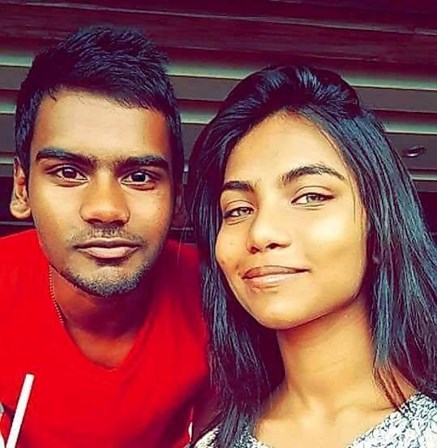 O irmão Rayyan Athif, na foto com Raudha, acredita que foi assassinada