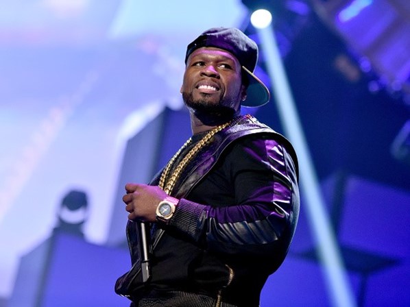 50 Cent agride fã em concerto e pede desculpa