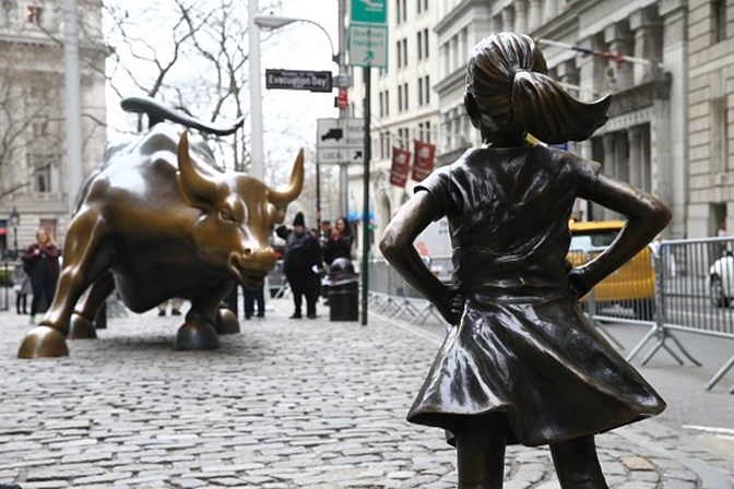 Escultor contra estátua feminista em Nova Iorque