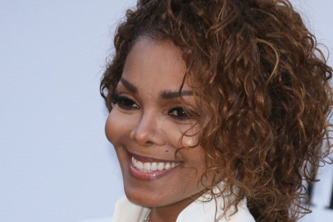 Janet Jackson revela primeira imagem do seu bebé