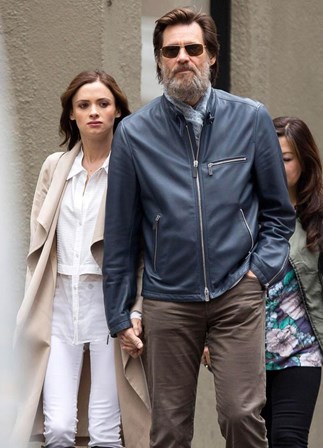 Jim Carrey teve de lidar com o suicídio da namorada (à esquerda) em 2015