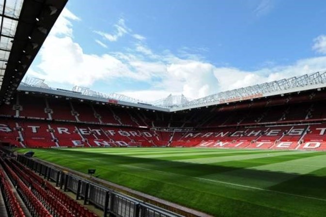 Adeptos do Manchester United electrocutados