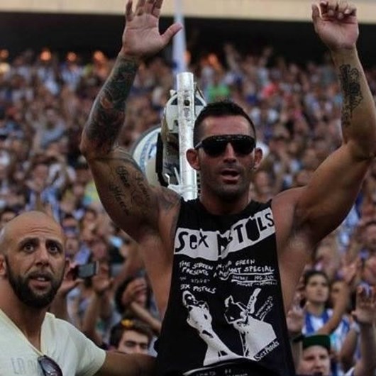 Marco, o membro dos Super Dragões que joga no Canelas