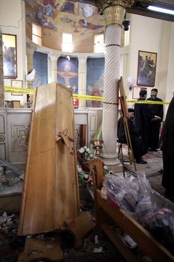 Bombistas suicidas atacam duas igrejas no Egipto