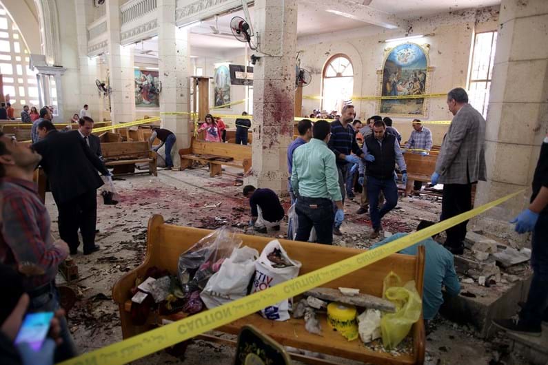 Bombistas suicidas atacam duas igrejas no Egipto