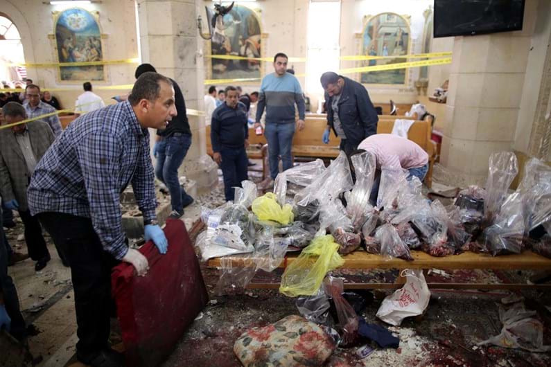 Bombistas suicidas atacam duas igrejas no Egipto