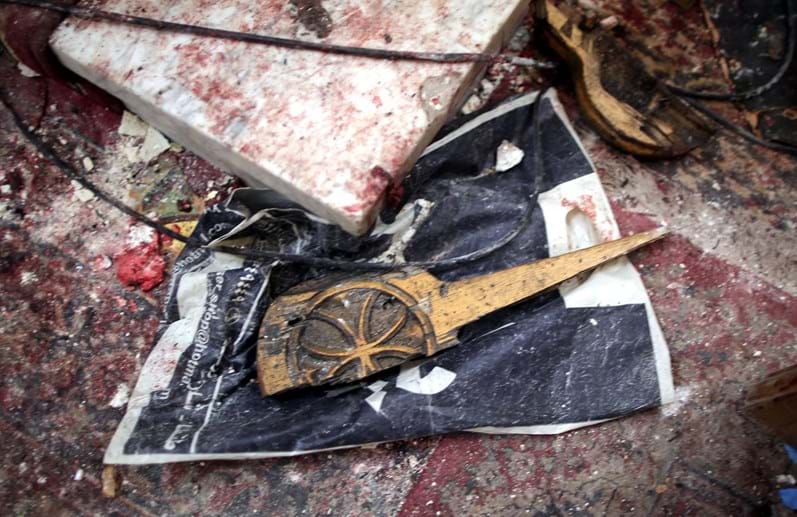 Bombistas suicidas atacam duas igrejas no Egipto